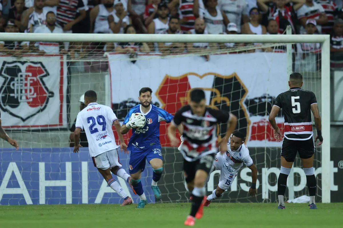 Técnico define Thiago Coelho como titular e indica base do Santa Cruz para reta final da Série C