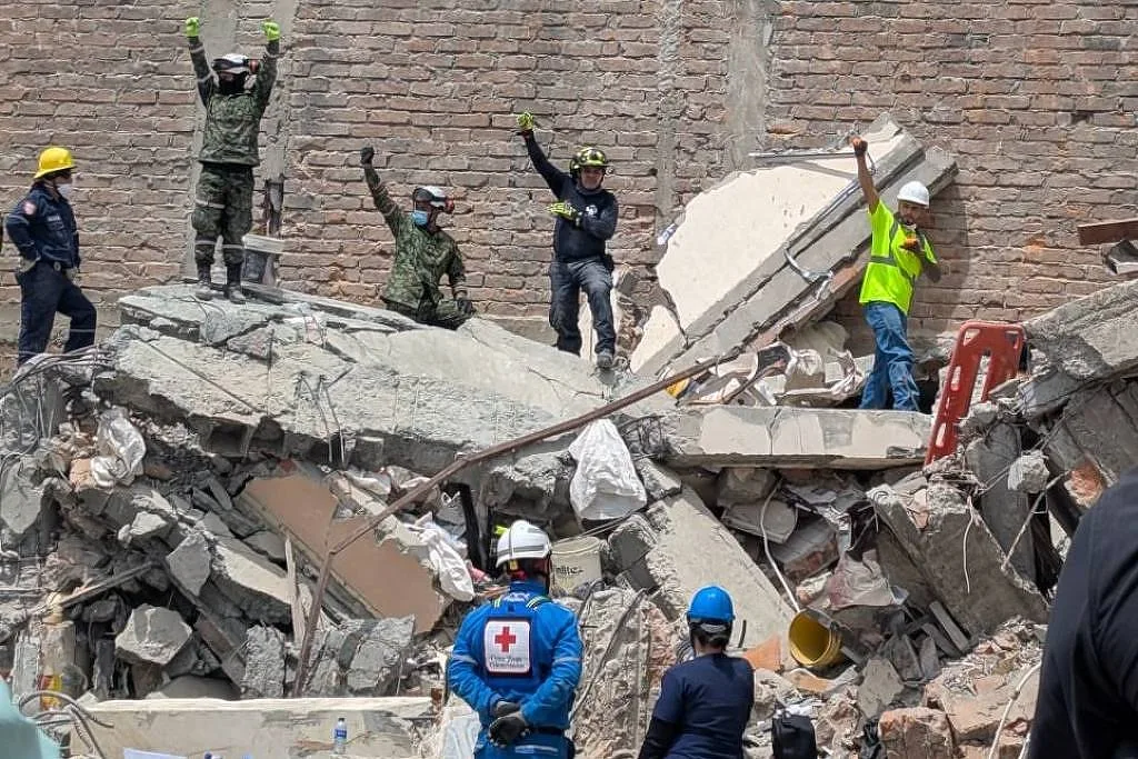 Silêncio e comoção marcam busca por sobreviventes após terremoto na Colômbia