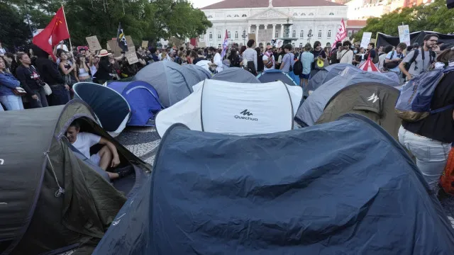 Jovens acampam contra "especulação" imobiliária e política do Governo