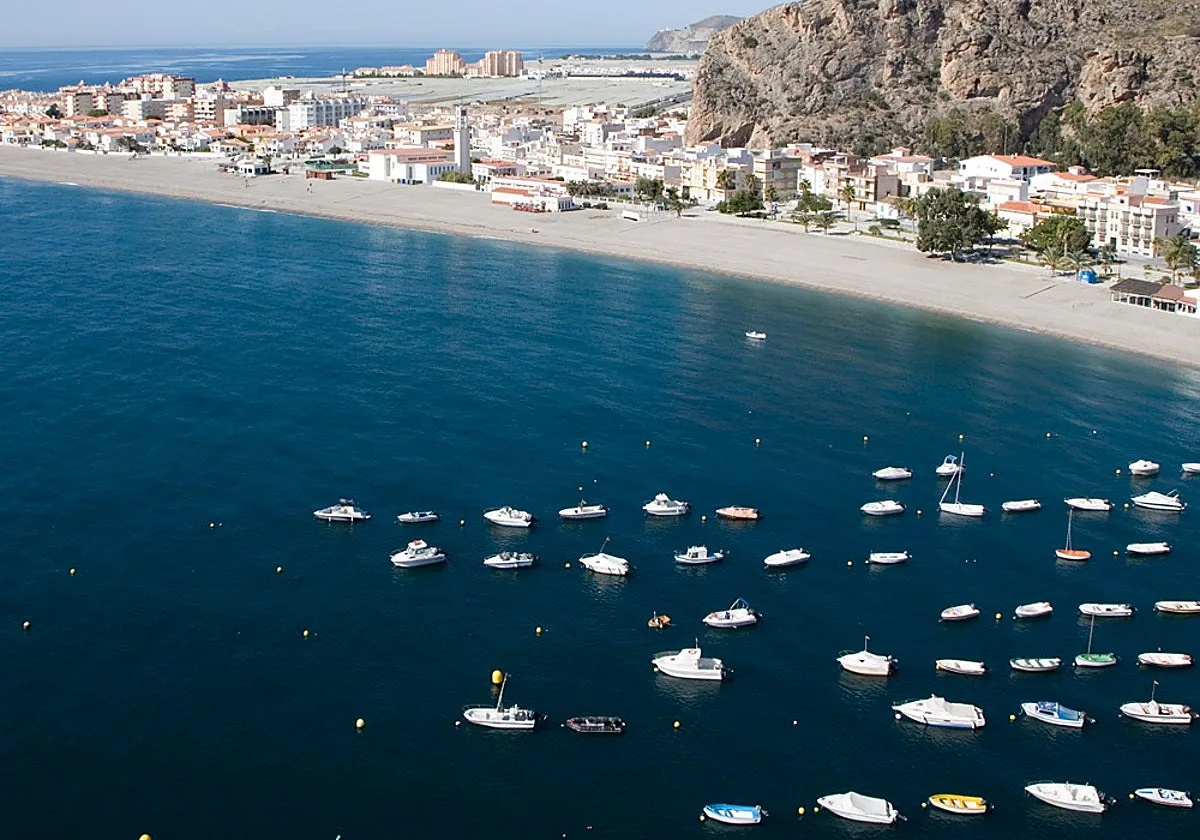 Localizan un cadáver en la costa de Granada con un disparo en la cabeza