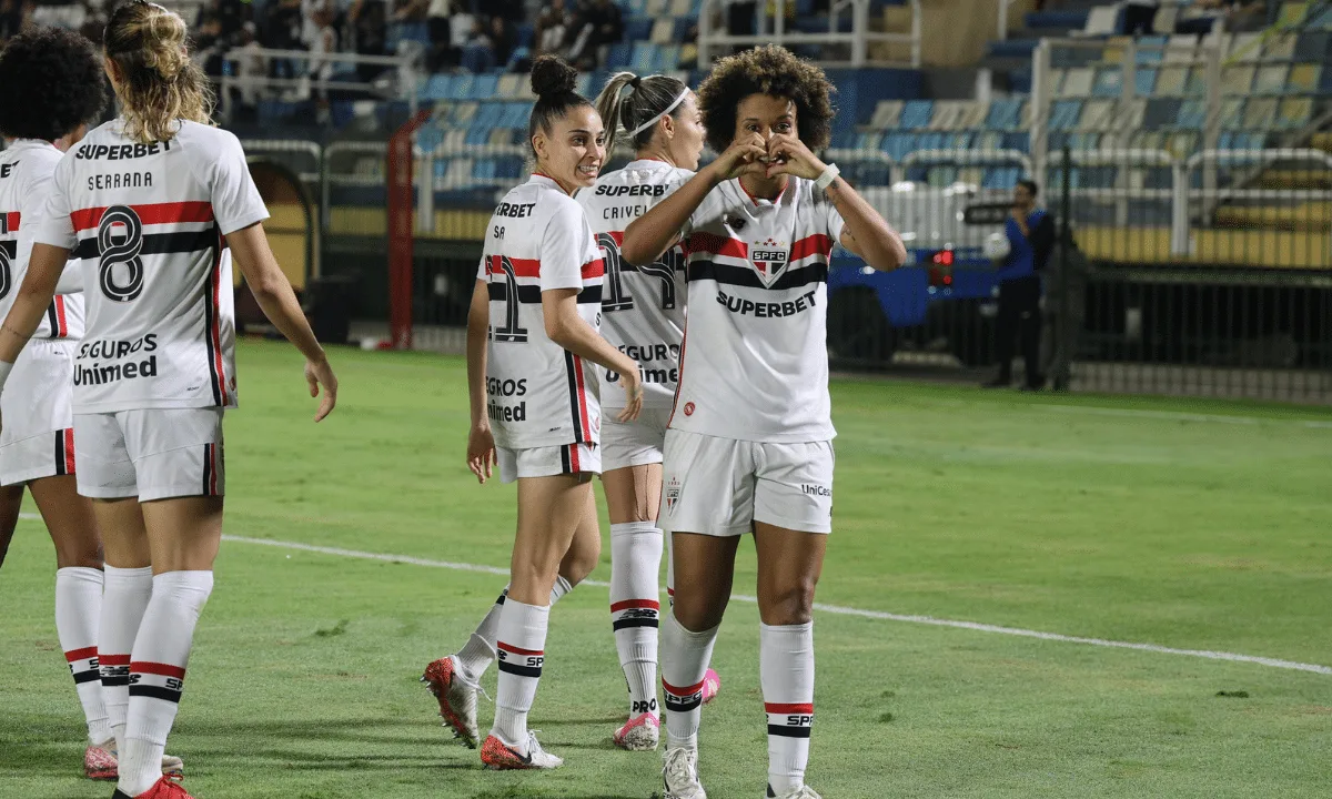 São Paulo vence Flamengo e abre vantagem na semifinal do Brasileirão Feminino