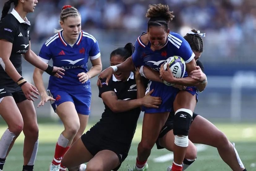 « On fait dire ce qu'on veut aux chiffres, mais on a des preuves qu'on n'est pas loin » : malgré la nette défaite face aux Black Ferns, les Bleues ne veulent pas noircir le tableau