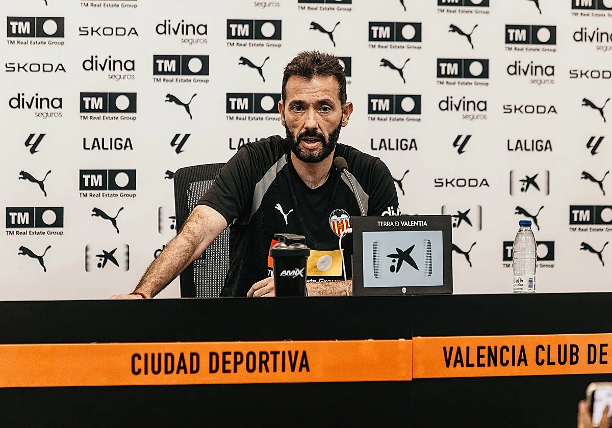 Carlos Corberán, sobre el encuentro contra el Real Betis: «Sabemos de su nivel, va a ser un partido exigente»
