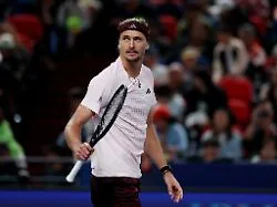 Erfolg über de Minaur: Der Knöchel hält: Zverev marschiert ins Halbfinale von Shanghai