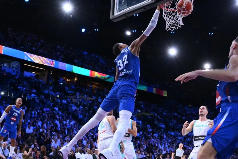 Deux ans après la finale des JO, il était comme chez lui à Bercy : Victor Wembanyama a repris le fil de son histoire en Bleu