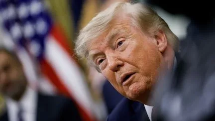 Donald Trump menace de bombarder "fort" l'Iran après la reprise des hostilités entre les deux pays