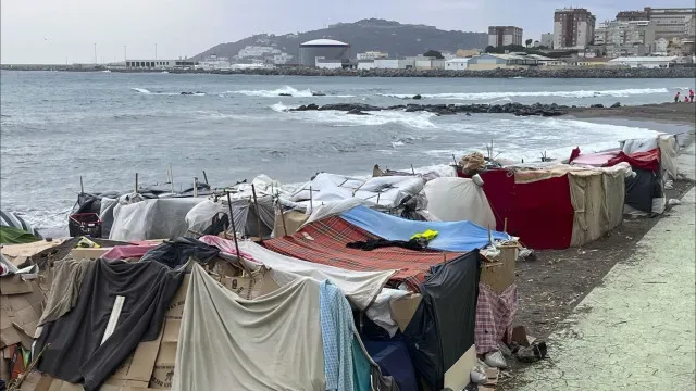 Confrontos no porto de Ceuta contra a chegada de grupo pró-habitação