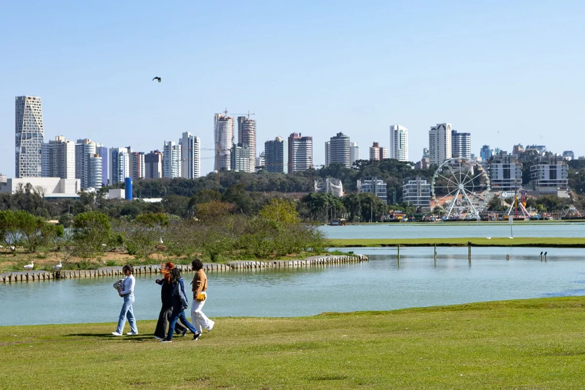 Sol, manhãs frias e tardes abaixo de 20ºC marcam o fim de semana em Curitiba, diz o Simepar