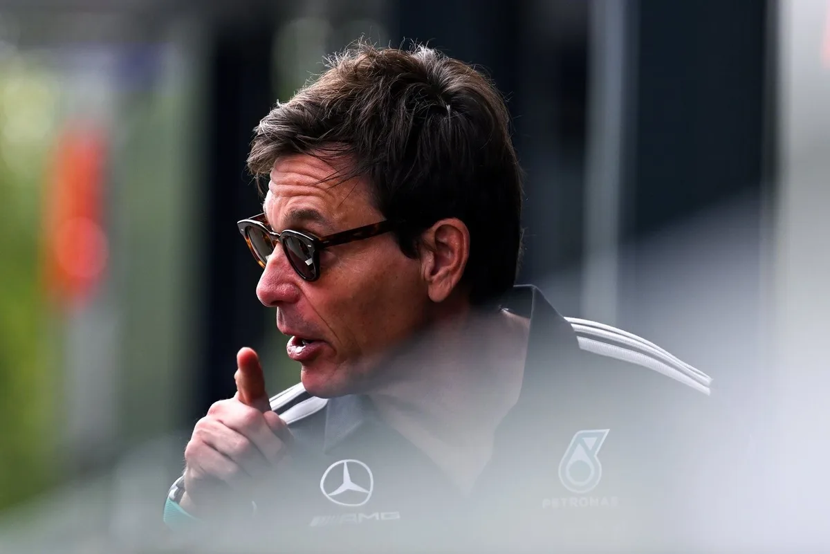 F1: Wolff admite atraso da Mercedes, mas mantém otimismo para restante de 2026