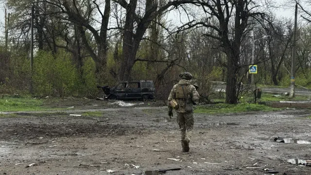 Ataques russos na Ucrânia fazem quatro mortos e Kyiv ataca Rússia