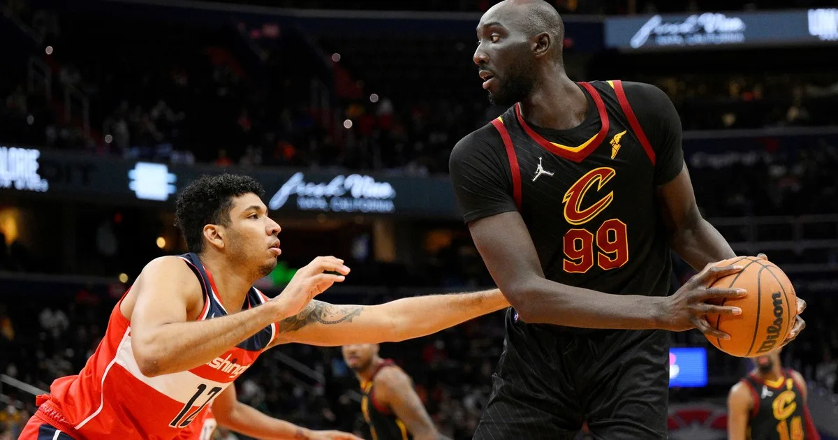 Refuerzo especial para los 76ers de LeBron: contrataron al jugador más alto de toda la NBA