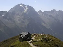 Unglück in Stubaier Alpen: 27-Jähriger Hesse stürzt in Tiroler Bergen in den Tod