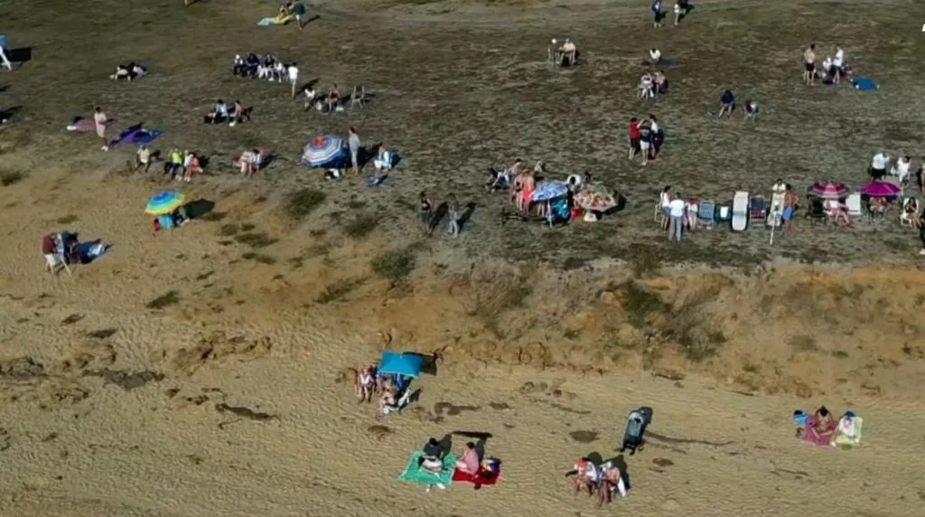 Filas enormes se formam na Europa para acompanhar eclipse solar total; veja