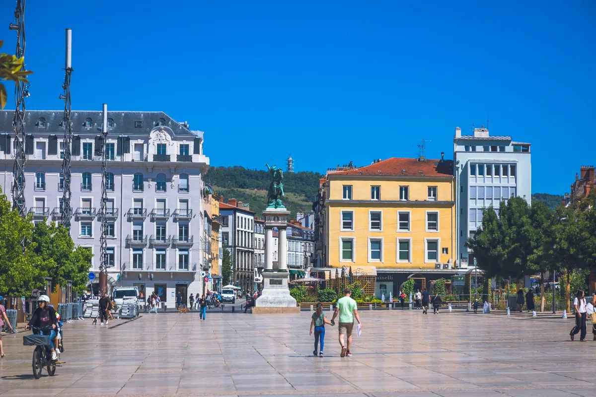les prix de l’immobilier à Clermont-Ferrand : des opportunités à saisir aux portes des volcans