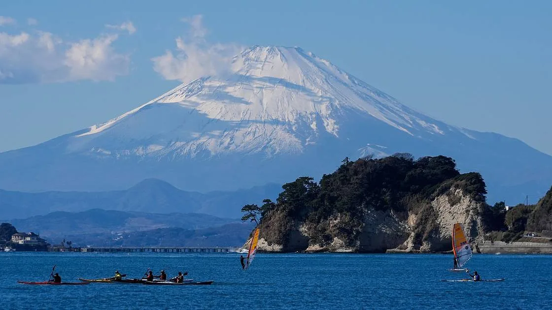 Pai deixa filho de 7 anos sozinho no Monte Fuji e continua caminhada de oito horas