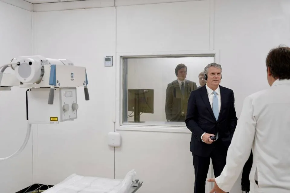 EEUU constata dotación de equipos médicos en el Hospital Vargas