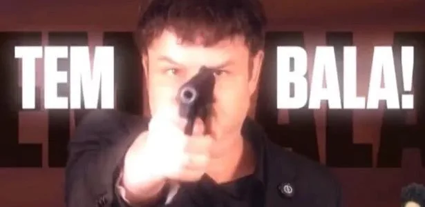 Ex-BBB saca a arma e atira para puxar votos na propaganda da TV