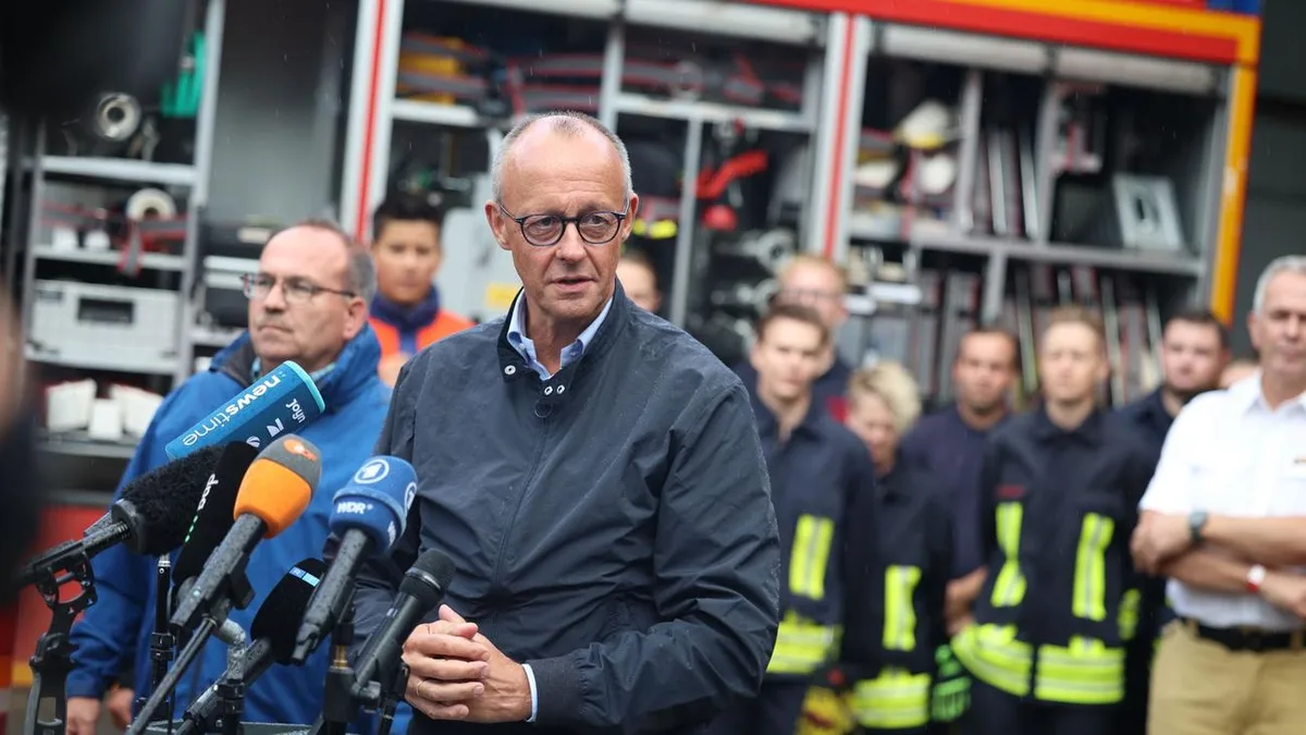 In WDR-Talkshow: Reul verteidigt Merz nach Kritik an spätem Waldbrand-Besuch