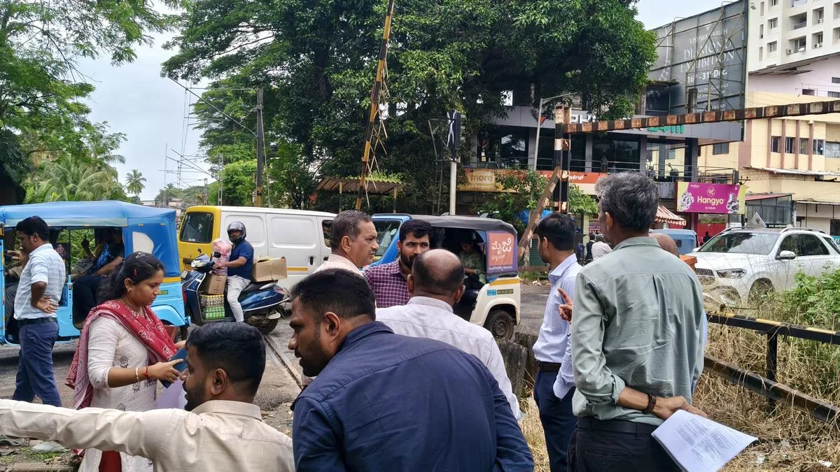 Southern Railway to install double boom barrier at Pandeshwar Level Crossing Gate soon