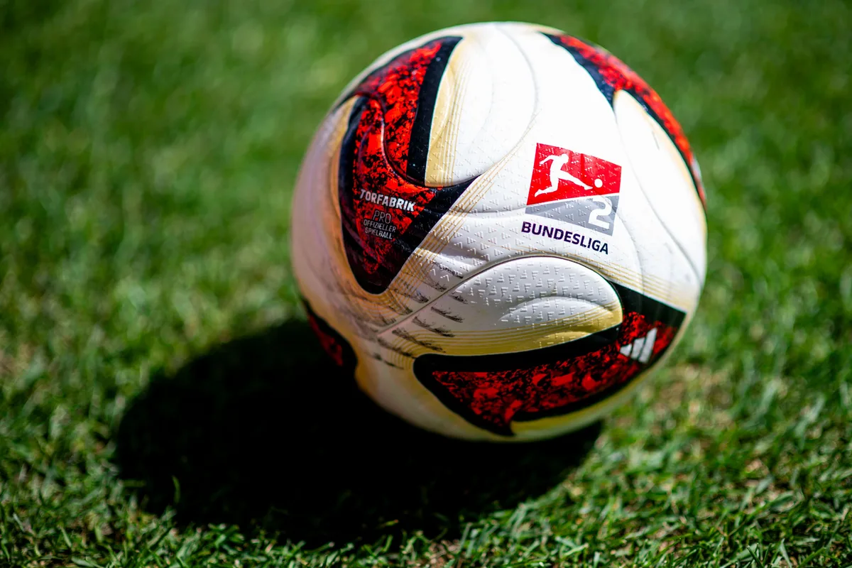 Nova bola da Bundesliga é criticada por causar mais dor; entenda