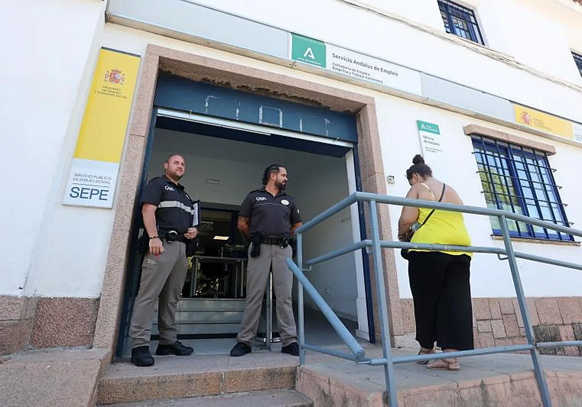 Ocho enchufados por el PSOE en la Faffe han cobrado 3,5 millones en sueldos y ya son fijos en la Junta de Andalucía