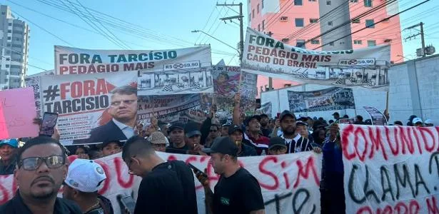 Primeira agenda de campanha de Flávio em São Paulo é marcada por protesto