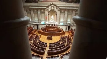 PCP, BE e Livre pedem reapreciação da Prestação Social Única no Parlamento