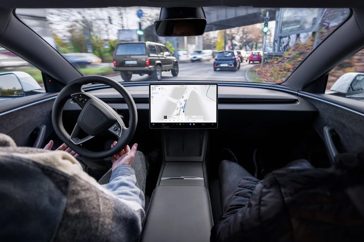 40 000 km d’affilée sans toucher le volant : Tesla pousse-t-il ses conducteurs à l’irresponsabilité totale ?