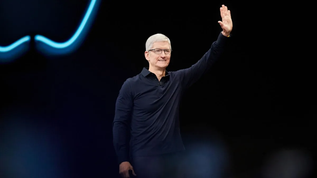 Tim Cook deixa hoje de ser CEO da Apple. Foram 15 anos que mudaram a empresa