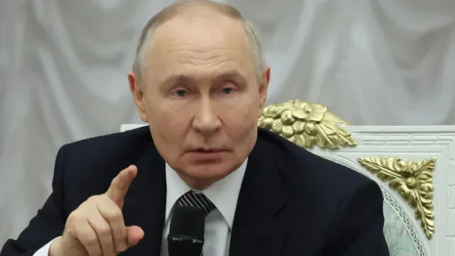 Putin afirma que tem combustíveis sob controlo apesar de ataques
