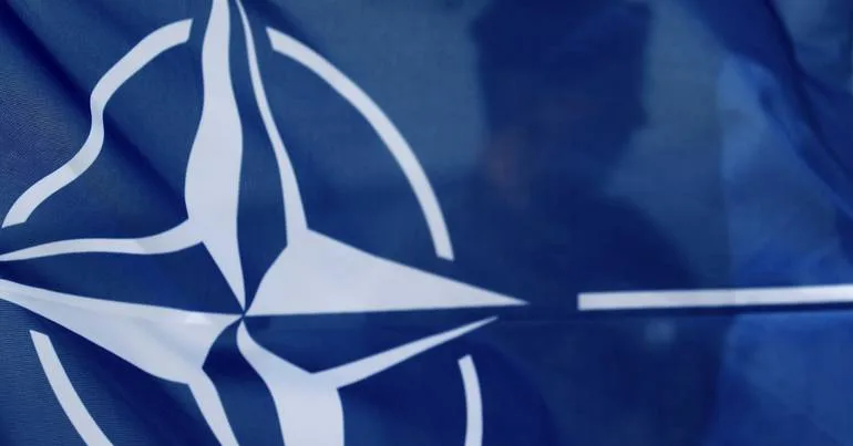 NATO. Investigação de fraude leva a 5 detenções e buscas