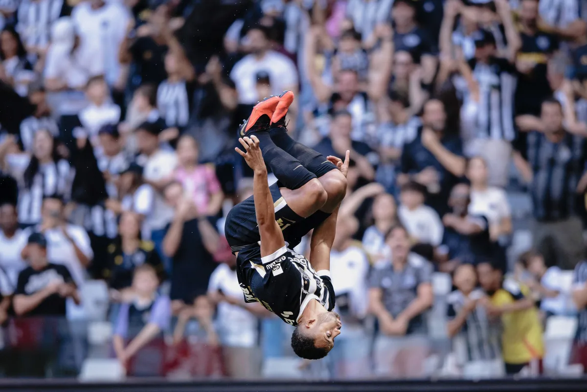 Atlético-MG vence Grêmio por 3 x 0 com 2 de Cuello e falha de Weverton