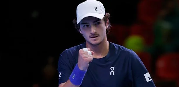 Fonseca vence suíço de virada, chora, e Brasil sai na frente na Copa Davis