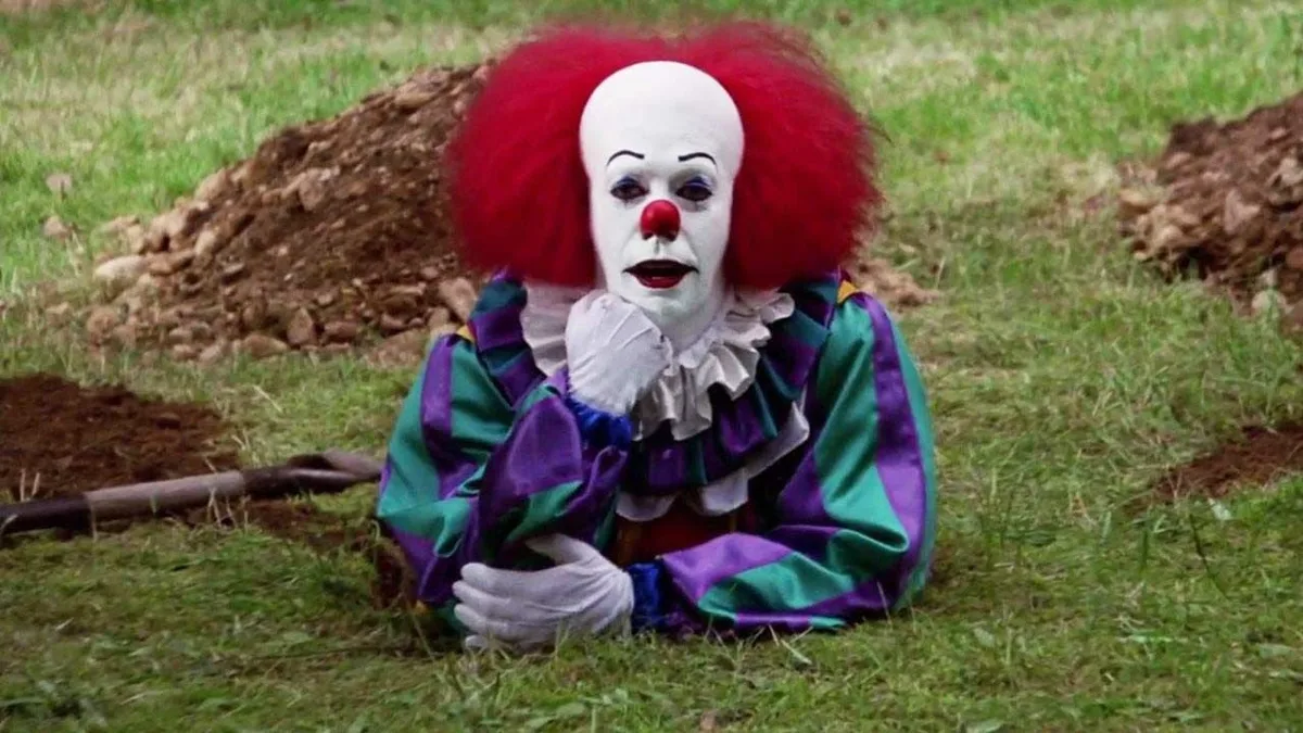 Il y a 36 ans, Tim Curry a incarné l'un des personnages les plus terrifiants jamais vus à l'écran... Mais que pensait-il de Ça, la célèbre adaptation du roman de Stephen King ?