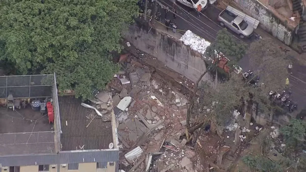 Veja imagens de prédio de desabou no Rio; imóveis vizinhos são interditados