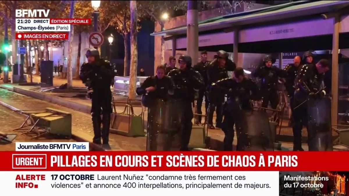 Mobilisation du 17 octobre: les forces de l'ordre tentent d'évacuer les Champs-Élysées