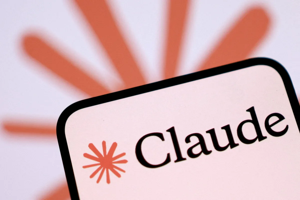 Anthropic sigue humanizando a Claude: ahora toma medidas contra usuarios que abusan verbalmente del chatbot