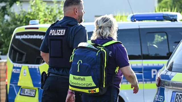 Gewalttat in Ostbrandenburg: Notfallteam kommt nach tödlichem Angriff auf Schulcampus