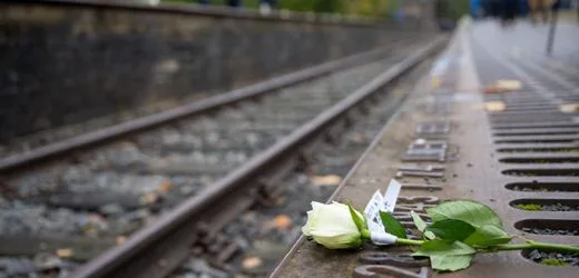 Mahnmal »Gleis 17«: Kai Wegner und Ron Prosor gedenken jüdischen Opfern im Nationalsozialismus