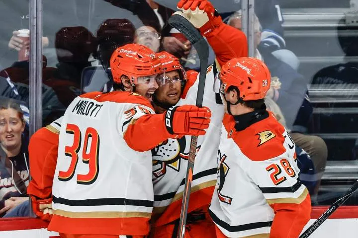 Winnipeg Jets suffer first regulation loss of season, falling 5-1 to Anaheim
