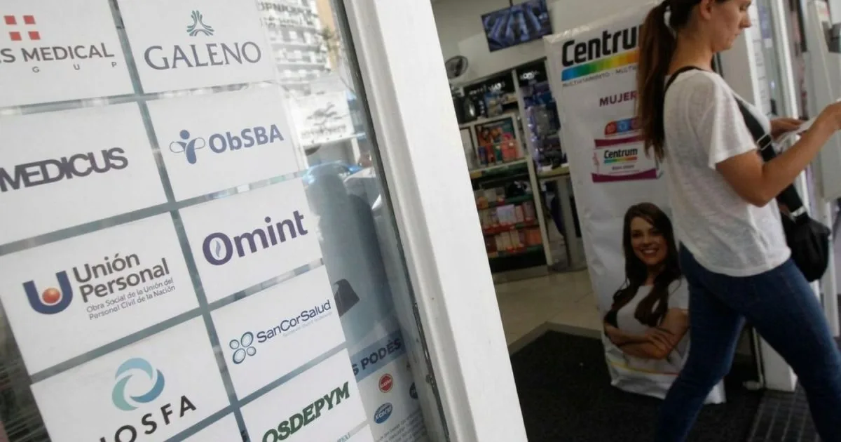 Listado oficial de las 18 obras sociales y prepagas dadas de baja por el Gobierno: por qué fueron excluidas