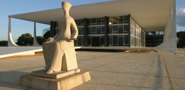 Moraes e Dino mandam juízes de 6 estados e do DF devolverem penduricalhos