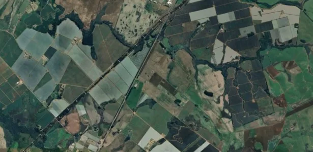 Inteligência artificial e imagens de satélite mapeiam telas antigranizo em pomares de maçã