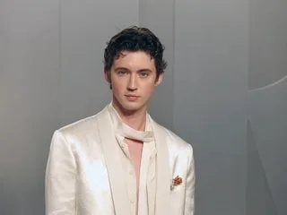Sample de Madonna, Lily-Rose Depp en français… Troye Sivan célèbre les femmes qui l’inspirent dans son nouvel album