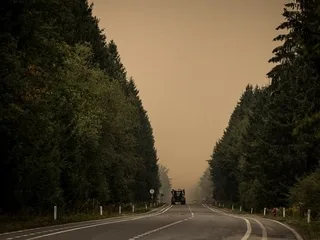 3 000 hectares parcourus, 500 pompiers mobilisés… Le point sur l’un des « pires incendies » de l’histoire de la Belgique