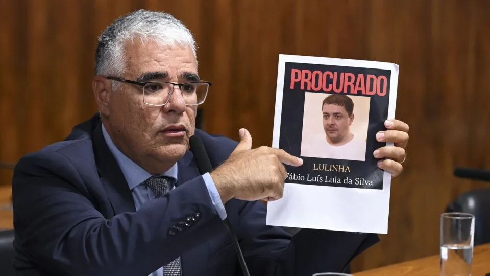 Pedido da PGR para enviar inquérito de Lulinha à 1ª instância é manobra para afastar Mendonça