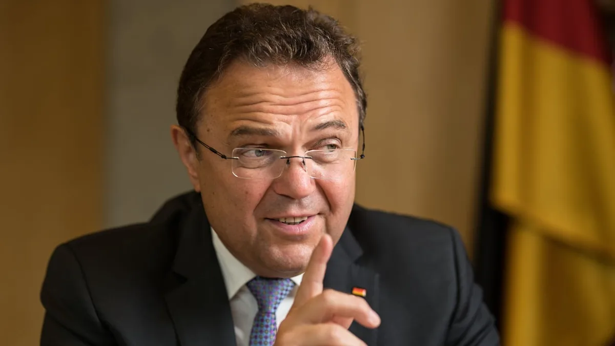 Ex-Minister rechnet mit Brandmauer ab - Friedrich fordert: „AfD in die Verantwortung zwingen“