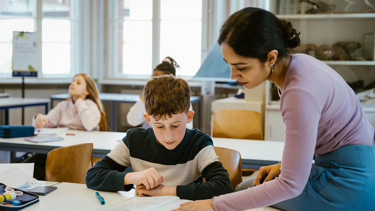 Gloria Gallego, experta en educación: "Ante una mala nota, al alumno puede resultarle más sencillo atribuirlo a que el profesor le tiene manía que asumir que ha cometido un error"