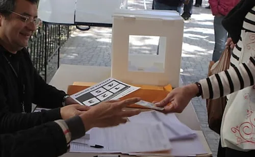 INE abre registro para votar desde el extranjero en elecciones de 2027; estrenará aplicación para facilitar el trámite