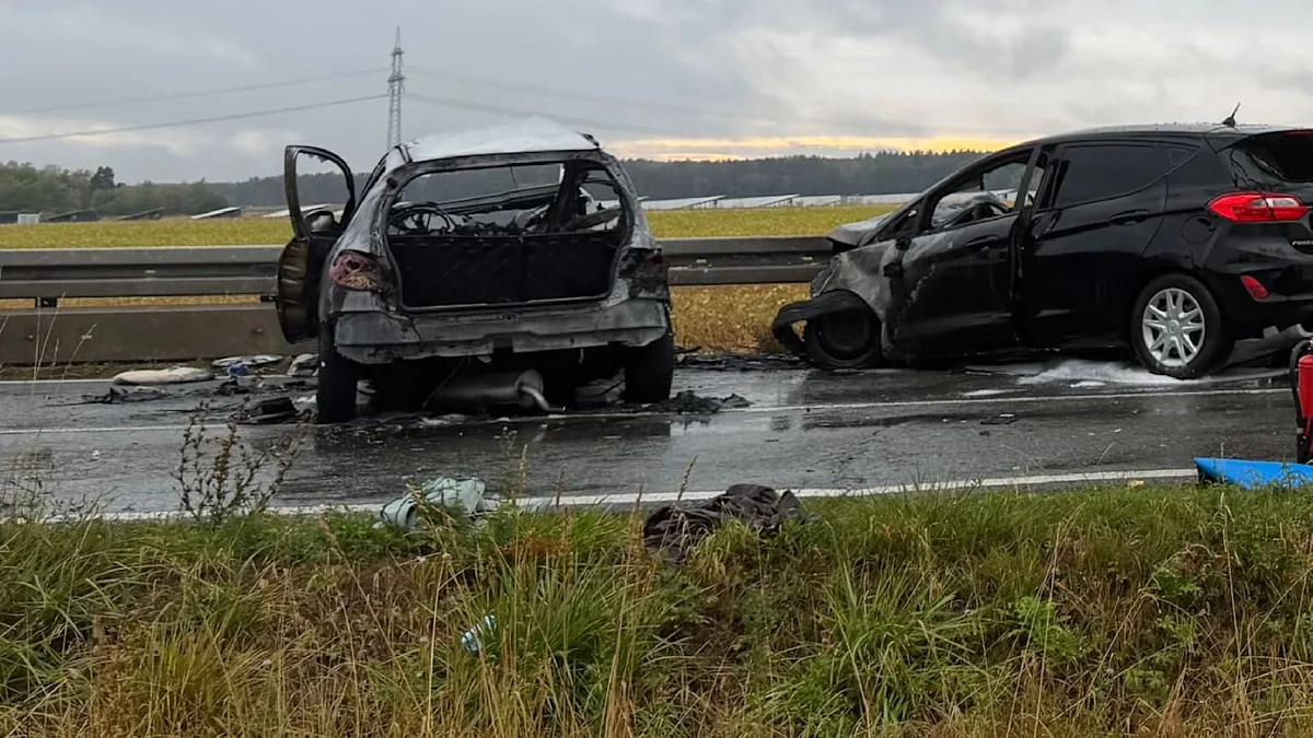 Auf nasser Straße - Mutter und Kind sterben bei Feuer-Crash